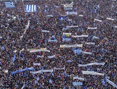 «Γελάει ο πλανήτης» με την ανακοίνωση της ΕΛΑΣ: «140.000 άτομα συγκεντρώθηκαν στο Σύνταγμα» - Ξέχασαν ένα μηδενικό!